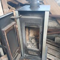 STUFA A LEGNA..SCALDA 100 MQ...USATA ..MA EFFCENTE