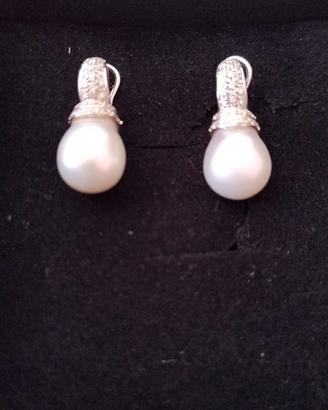 orecchini in oro bianco  a goccia
