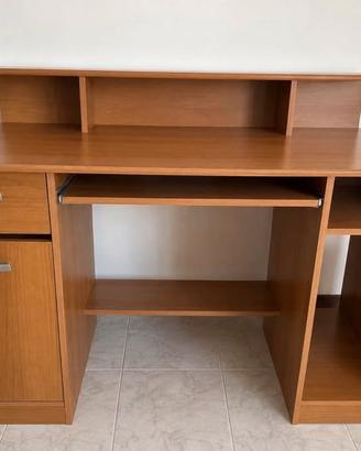 Scrivania in legno