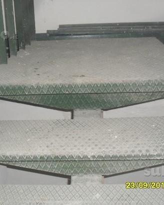 Scala con ballatoio