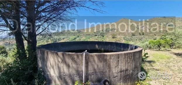 Terreno 10.000mq con rustici a Calatabiano - Altro