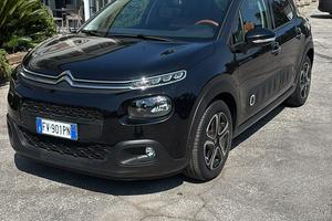 Citroen C3 nera con interni in pelle