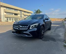 MERCEDES GLA 200d Premium permuto cabrio