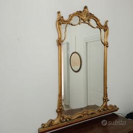 SPECCHIERA CON CORNICE DORATA