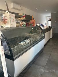 Arredamento gelateria lineare completo