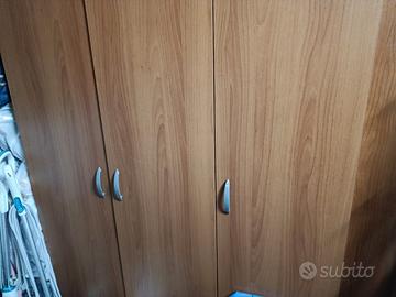 Armadio tre ante