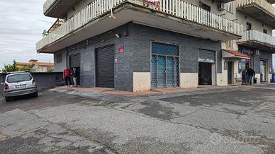 Borghesiana: locale commerciale c1