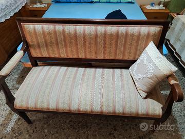 Divano stile Luigi XVI