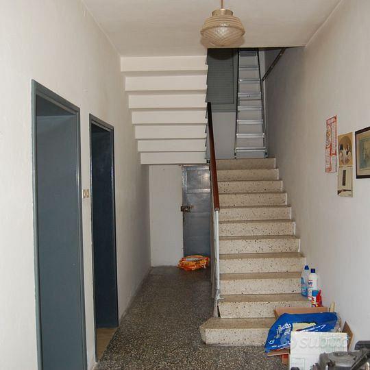 Casa singola con ampio terreno e fienile - Vista 3