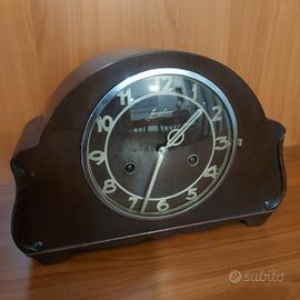 orologio antico in legno