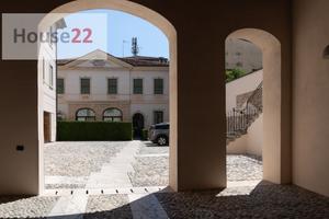 PRESTIGIOSO BICAMERE CON SOPPALCO nel CUORE DI VIC