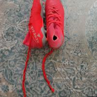 Scarpe da calcio con tacchetti NON di ferro.