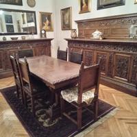 Sala in legno massiccio in stile antico
