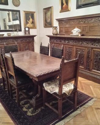 Sala in legno massiccio in stile antico