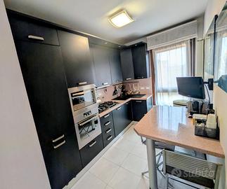 Cucina completa di elettrodomestici