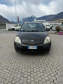 Toyota yaris 2003 (prezzo con trapasso)