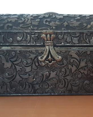 Cofanetto portagioie in peltro placcato argento
