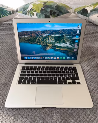 MacBook Air 13” 2017 – i5, 8GB RAM, 128GB SSD