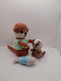 Lontra, Cucciolo e Pesciolino Amigurumi Artigiana