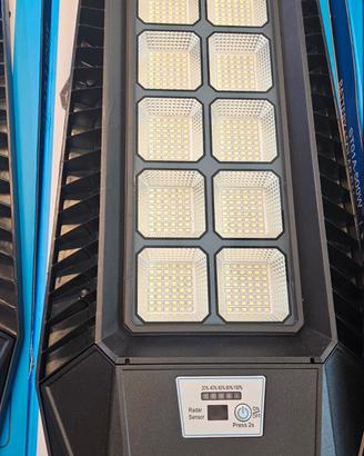 lampioni solari 600 watt ( autonomia 14 ore)