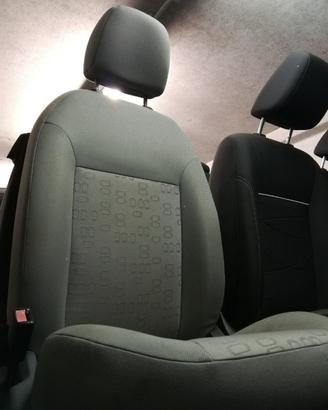 Sedile anteriore sx FORD FIESTA del 2003