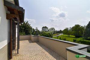 VILLA INDIPENDENTE CON GIARDINO, TAVERNA E BOX DOP