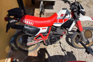 HONDA 400 four - YAMAHA XT600