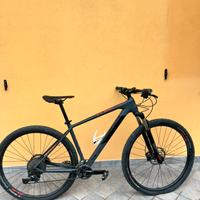 Mtb CUBE front in carbonio
