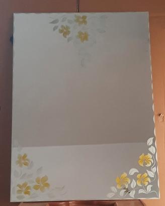 Specchio da parete decorato con fiori 
