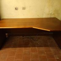 Scrivania in legno massetto con ottime rifiniture