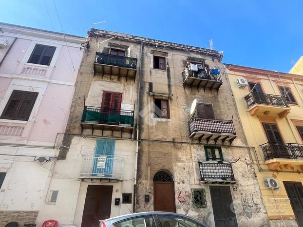 MONOLOCALE A PALERMO