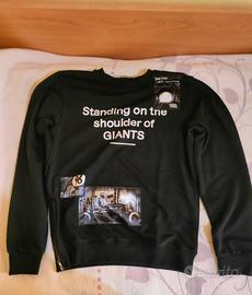 Felpa nera "Standing on the shoulder of Giants"