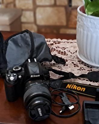 macch. fotogr. Nikon D3100  + trepiedi+custodia