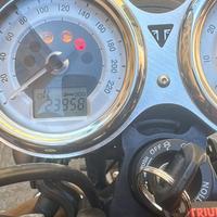 Triumph Thruxton 1200r