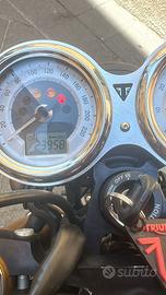 Triumph Thruxton 1200r