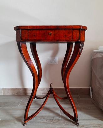 Tavolino antiquariato