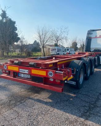 Semirimorchio ralletta allungabile portacontainer