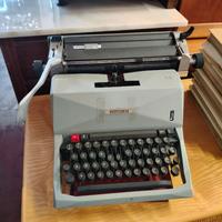 Macchina da scrivere Olivetti 82 Diaspon