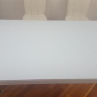 Tavolo bianco moderno