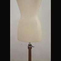 Manichino in vetroresina donna