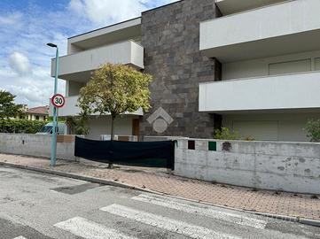 4 LOCALI A MONTEGROTTO TERME