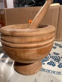 Mortaio in legno antico