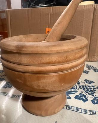 Mortaio in legno antico