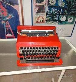 macchina da scrivere OLIVETTI valentine 