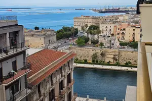 Corso umberto - ampio appartamento vista mare
