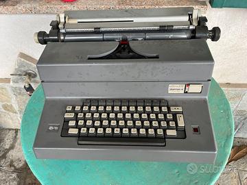 macchina da scrivere elettrica OLIVETTI anni '80