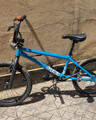RIBASSO - Bicicletta BMX Wipe 320 blu