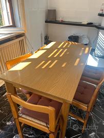 URGENTETavolo da pranzo in legno + 6 sedie