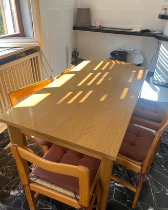 URGENTETavolo da pranzo in legno + 6 sedie