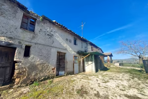 Rustico / Casale di 170 m² con 5 locali a Spoleto